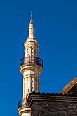 Retimo, la moschea Tis Nerantzes con l'alto minareto.